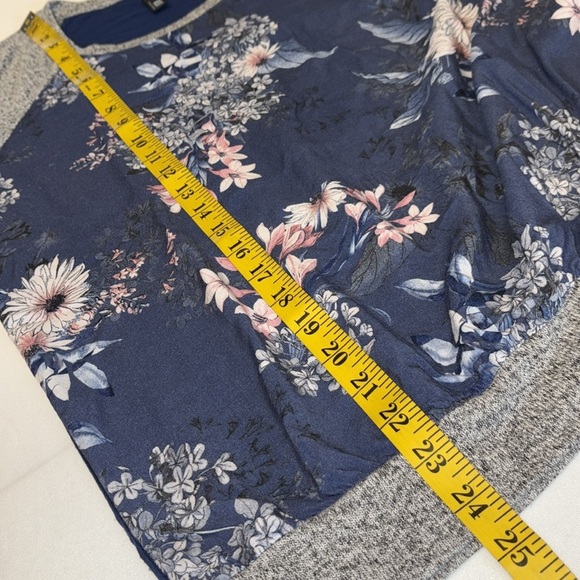 Kut From The Kloth knit blouse two-tone line sleeves round neckline floral Sz S - Picture 3 of 10